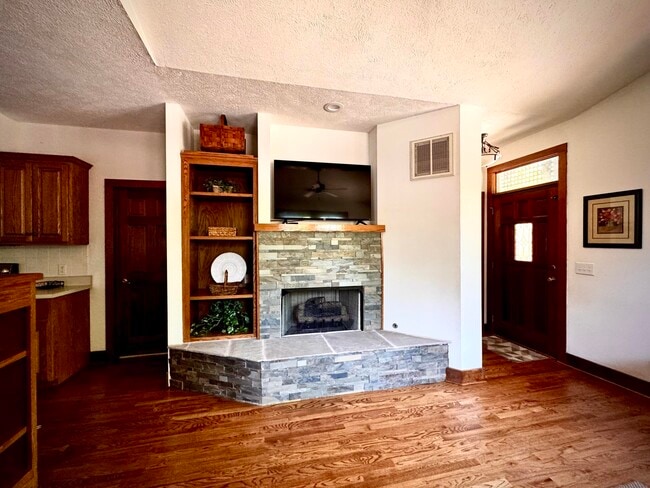 Building Photo - 38 Bungalow Village Way