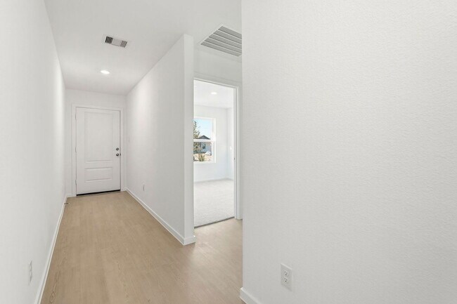 Building Photo - 2821 Cedar Dr