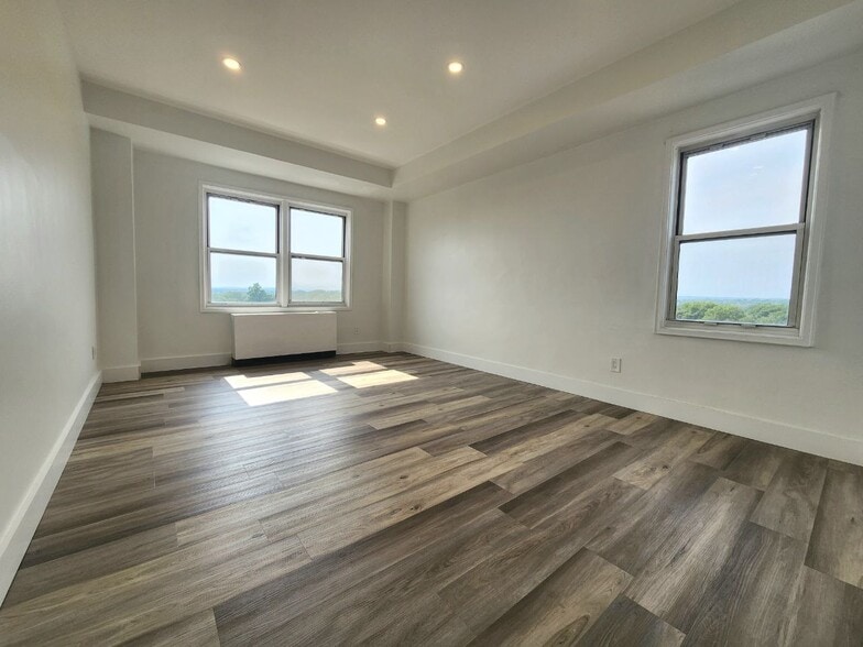 Building Photo - 750 N Broad St