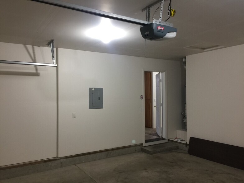 Building Photo - 1221 Skeeters Ln