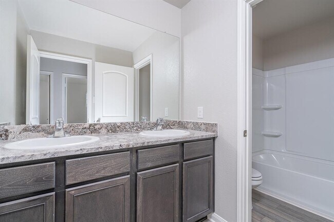 Building Photo - 225 Star Spangled Dr