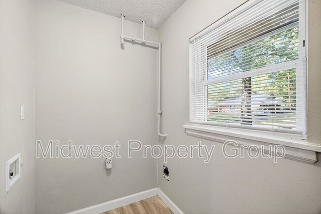 Building Photo - 7348 Lynn Ave