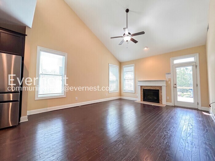 Building Photo - 1500 Drew Dr