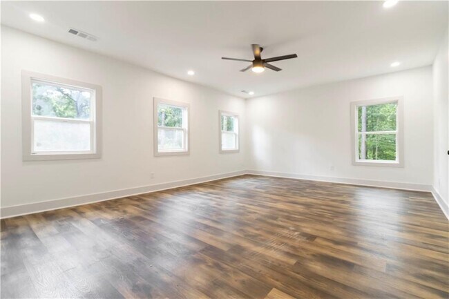 Building Photo - 2884 Thompson Cir