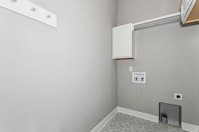 Building Photo - Executive rental in Andover School District!!