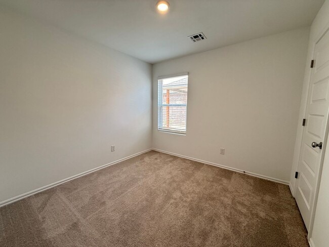 Building Photo - Brand New!! Cute 3 bed, 2 bath in Redstone Ranch