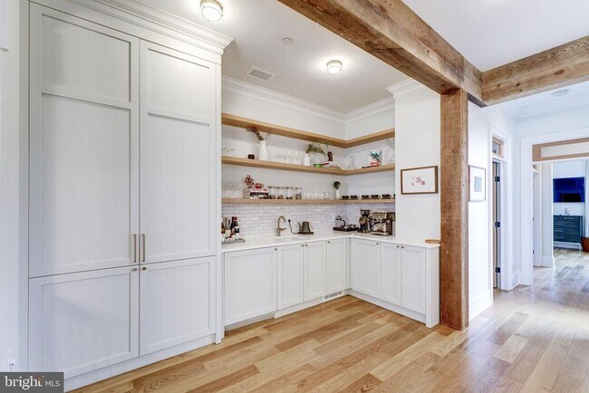 Building Photo - 1327 R St NW