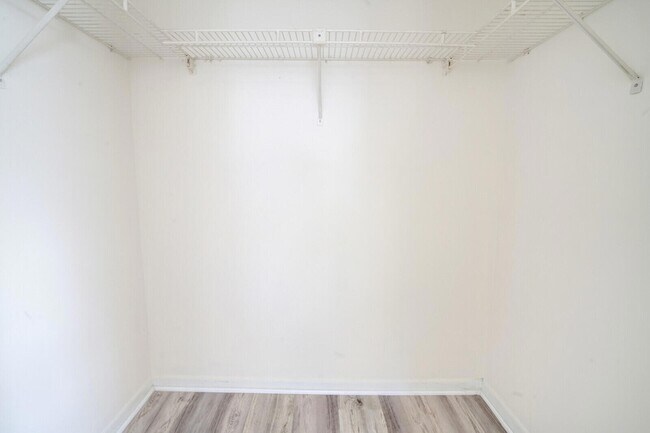 Building Photo - 3800 Calvin Ave