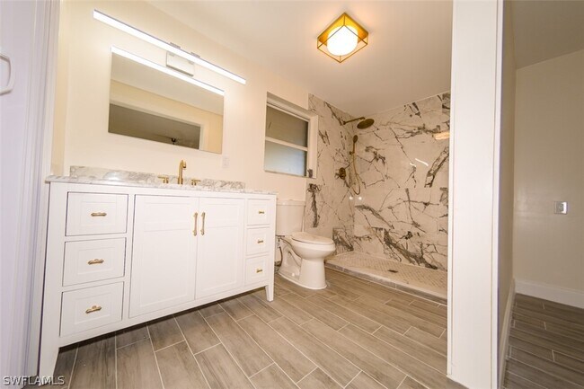 Building Photo - 4330 Deleon St