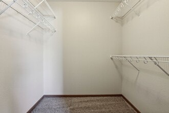 Building Photo - 3 Bedroom, 2 Bath, two story all electric ...