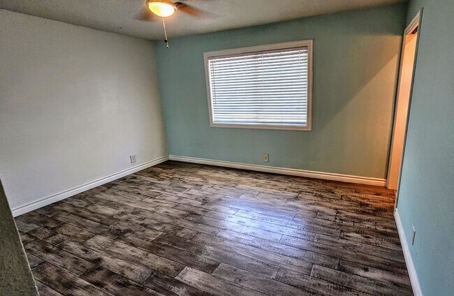 Building Photo - 1042 Lawanda Pl