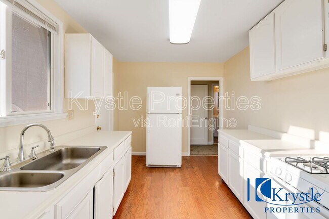 Building Photo - 218 Steffan St