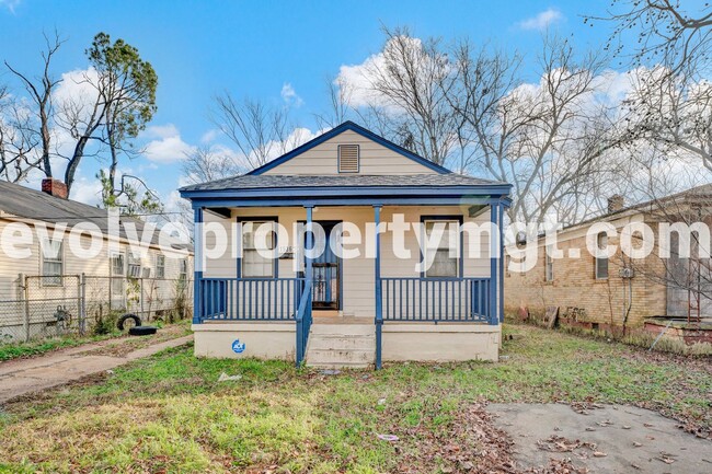 Building Photo - FULLY LOADED 3/2 IN GREAT LOCATION