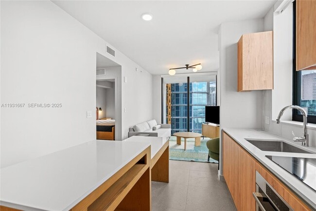 Building Photo - 11 NE 6th St