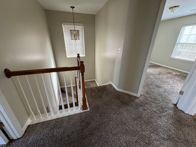 Building Photo - MOVE-IN READY! **Move-in Special** $250 of...