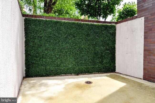 Building Photo - 2100 11th St NW