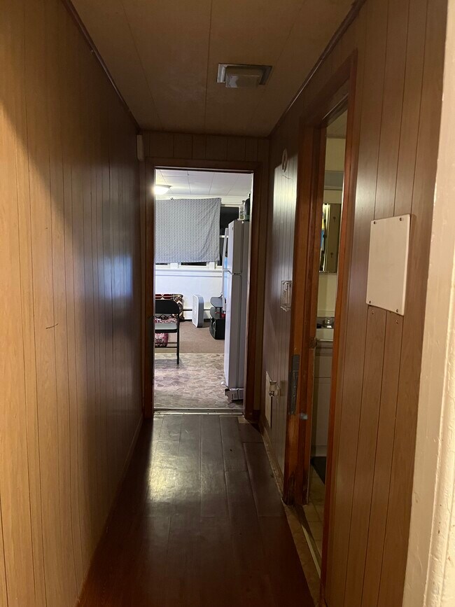 Building Photo - 2 Ford