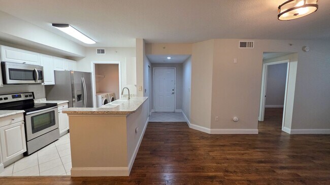 Building Photo - 5090 Fairways Cir