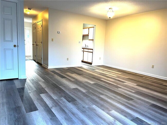 Building Photo - 408 Water Course Row