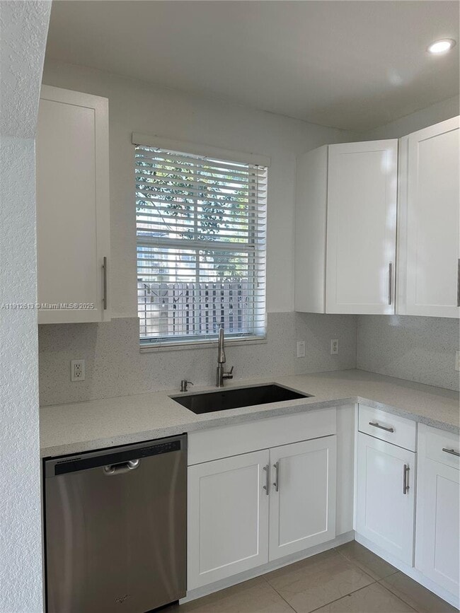 Building Photo - 15673 SW 39th St