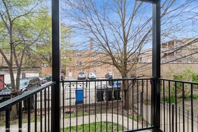 Building Photo - 7411 N Claremont Ave