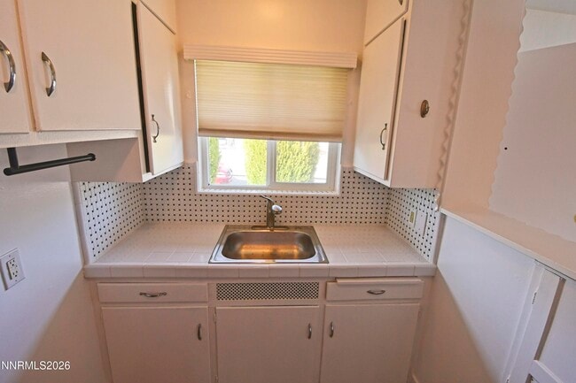 Building Photo - 536 La Rue Ave