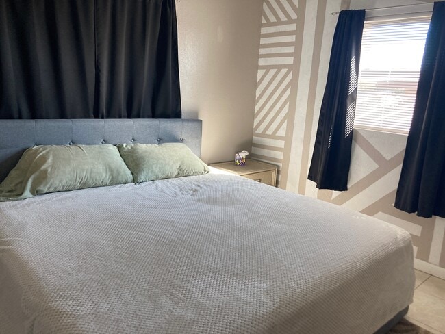 Building Photo - 1933 Madison Ave