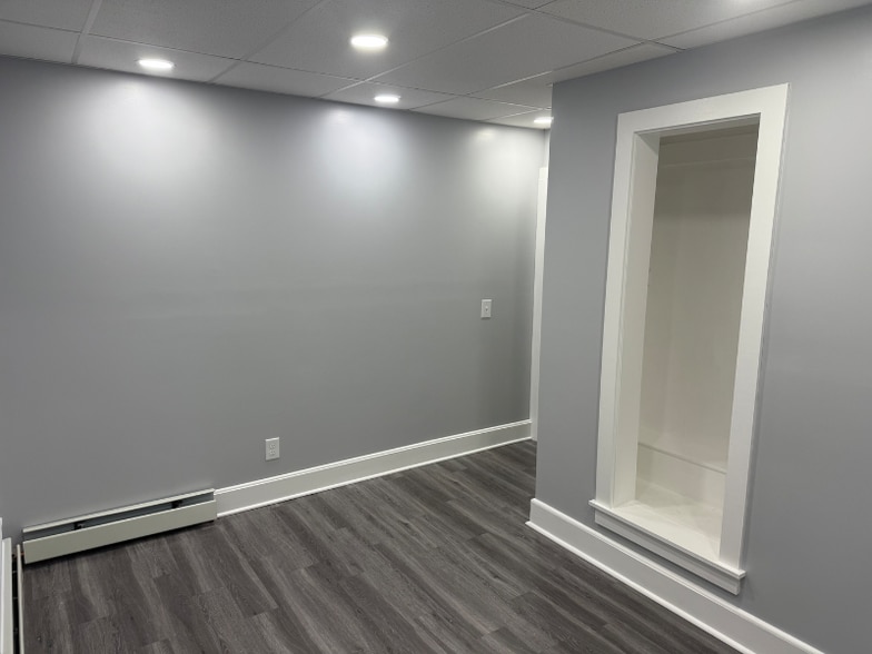 Building Photo - 168 Elm St