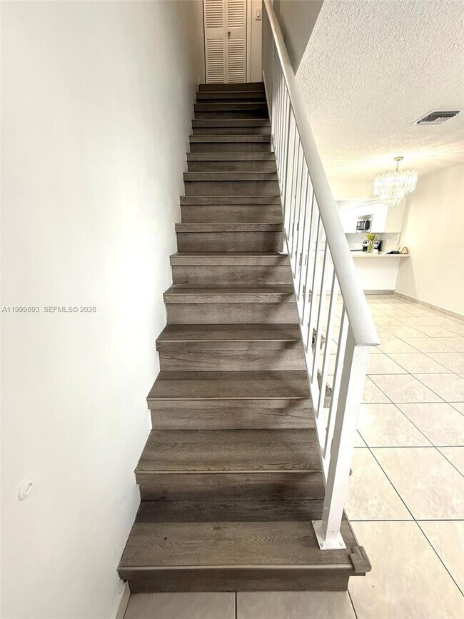 Building Photo - 1460 W 41st St