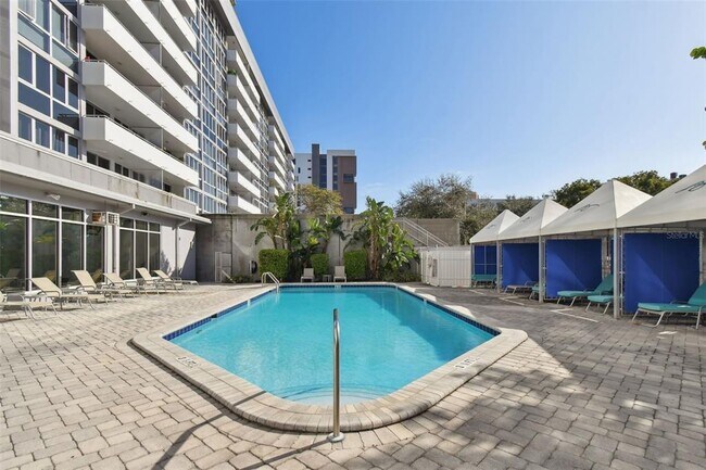 Building Photo - 470 3rd St S