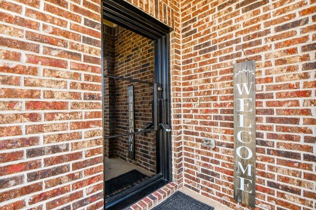 Building Photo - 2015 Treasure Mountain Dr