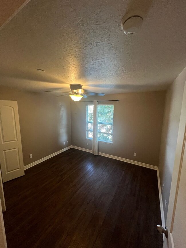 Building Photo - Beautiful Daybreak Condo