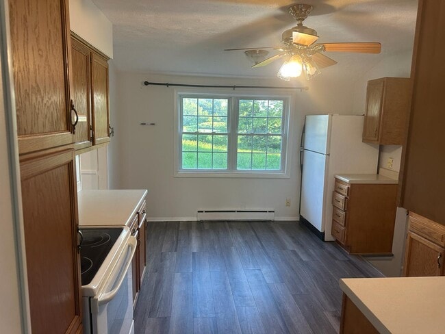 Building Photo - 4305 E Maple Manor Pkwy