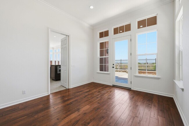 Building Photo - Luxury Coastal Living in Guard-Gated Ocean Colony