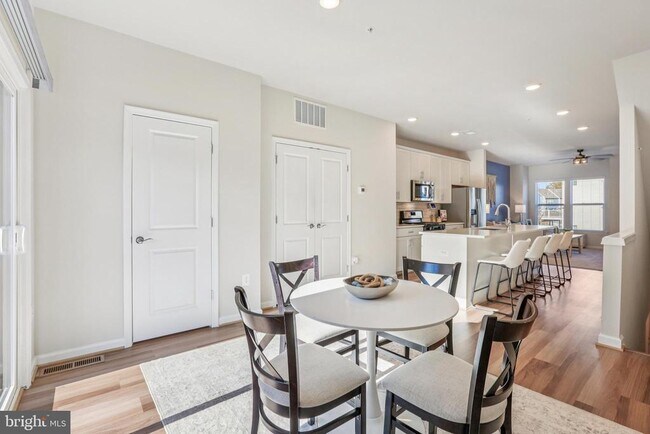 Building Photo - 238 Narrowleaf Way