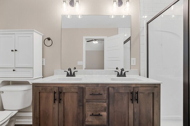 Building Photo - Stylish One-Level Home with 3 Bedrooms, 2 ...