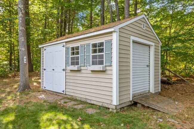 Building Photo - Spacious & Comfortable 4 Bedroom House - C...