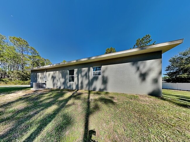 Building Photo - 7669 N Paris Dr