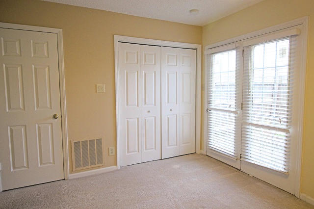 Building Photo - 2619 Camellia Dr