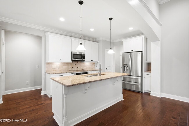 Building Photo - 585 Herons Brook Dr
