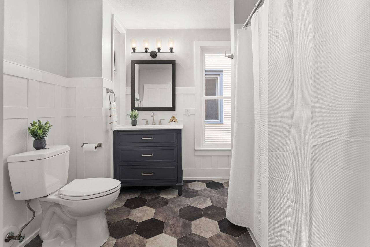 Building Photo - 820 Jenifer St