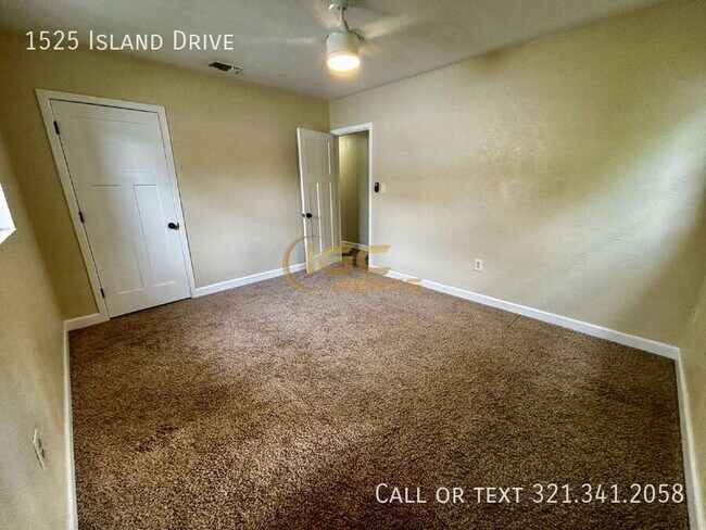 Building Photo - 1525 Island Dr