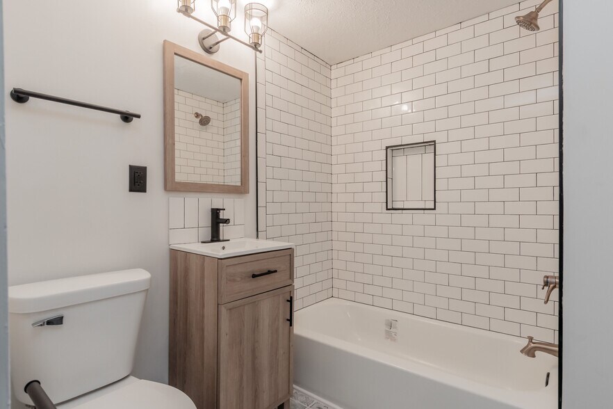 Building Photo - 2901 R St