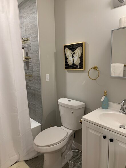 Building Photo - 2556 Germantown Ave