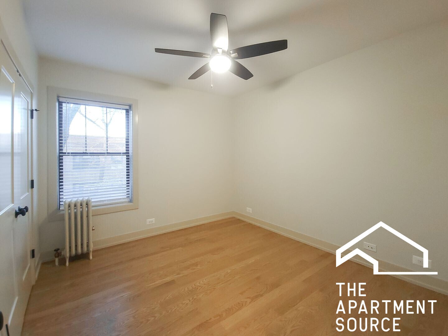 Building Photo - 4949 N Oakley Ave