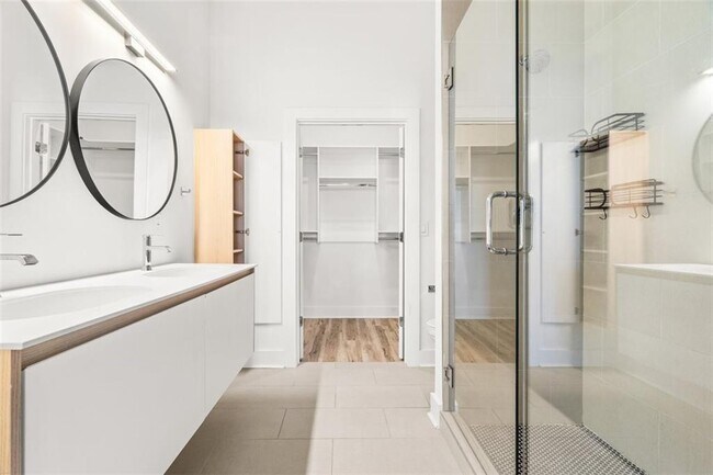 Building Photo - 1155 Custer Ave SE