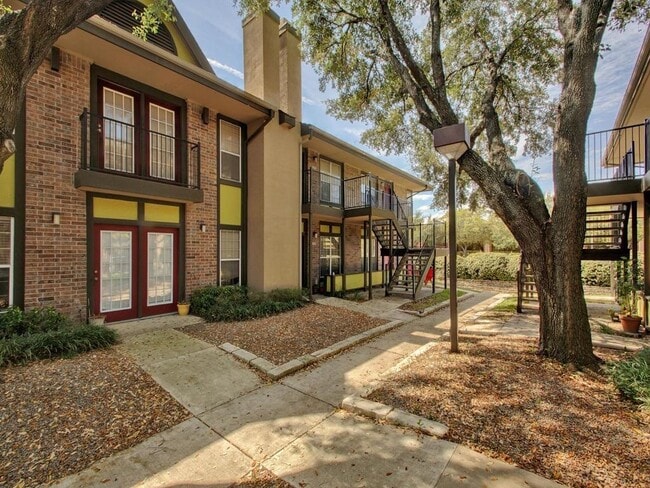 Building Photo - 7685 Northcross Dr