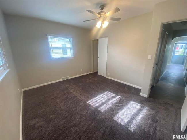 Building Photo - 2733 E 18th St