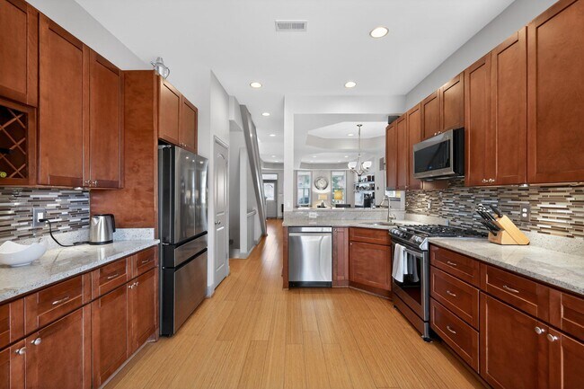 Building Photo - 928 Ingraham St NW