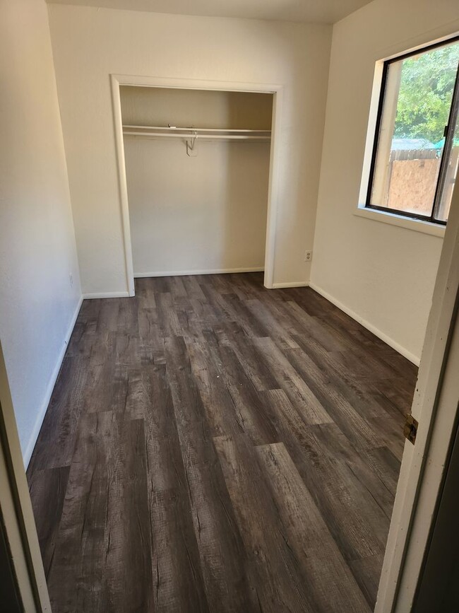 Building Photo - COMING SOON! 3-Bed 2-Bath Home in Sunnyside